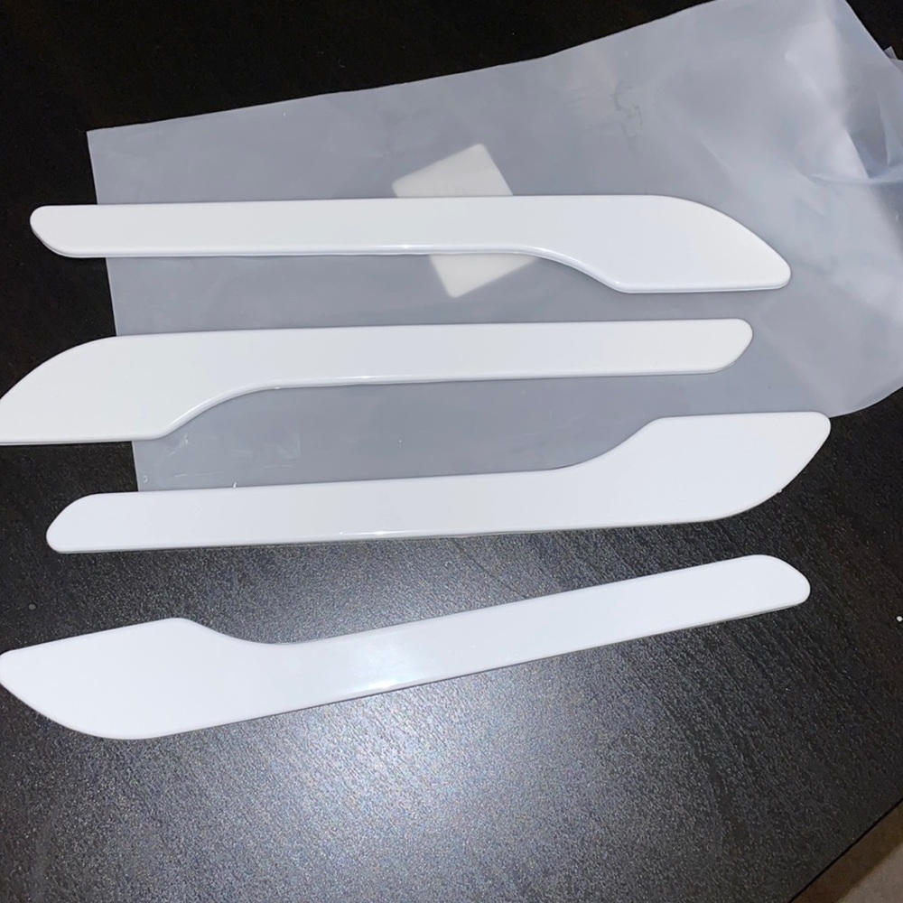 White TESLA door handles